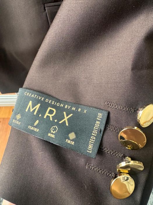 Продается новый костюм