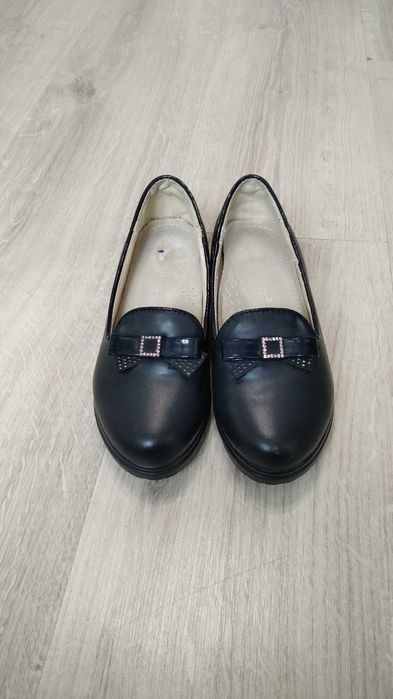 Школьные  туфли на девочку.