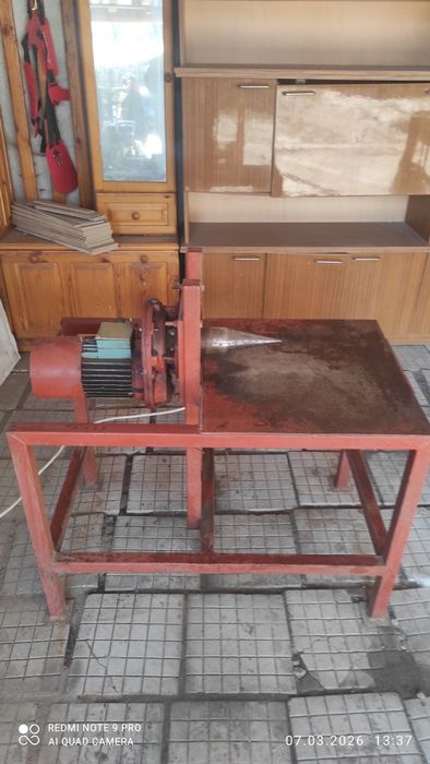 Машина за цепене на дърва