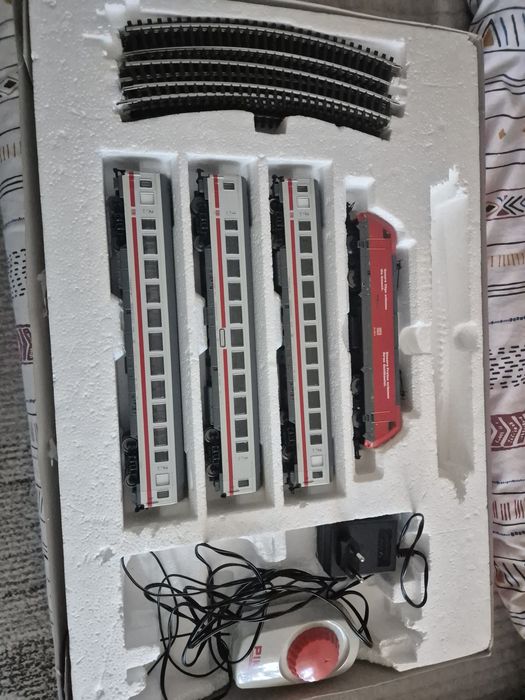 Locomotiva Piko+3 vagoane de pasageri