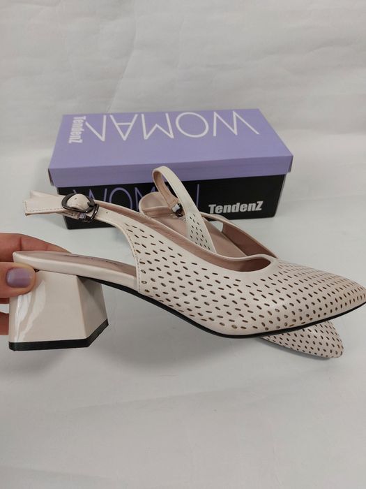 Дамски елегантни обувки на дебел ток номер 40