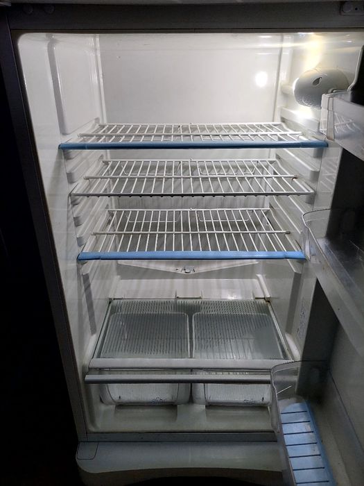 Холодильник Indesit