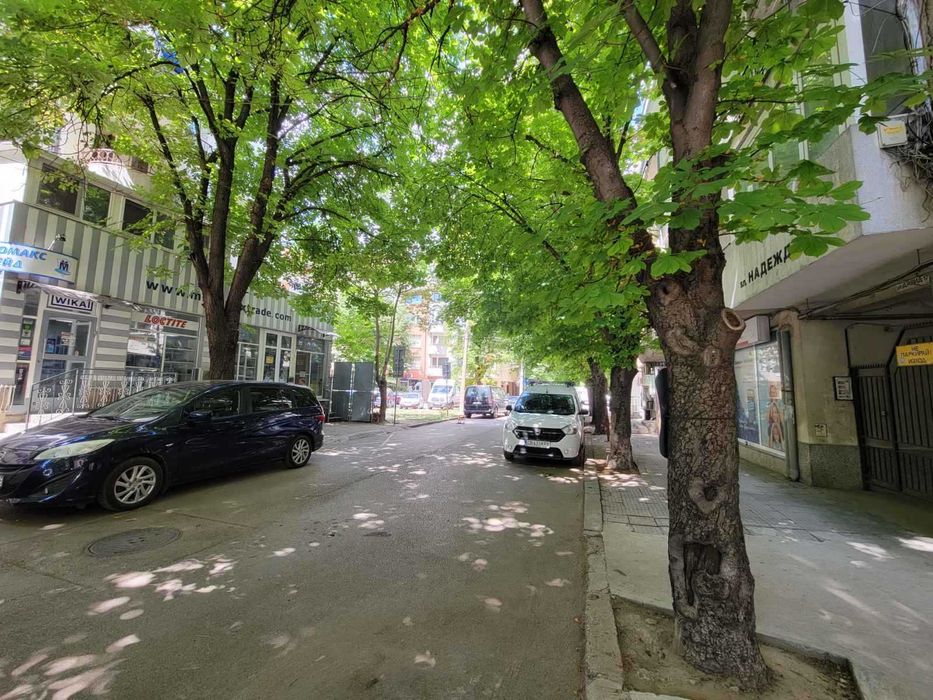 Дава се под наем Тристаен апартамент в Русе, Център - 80 кв.м за 357 € - Снимка #10