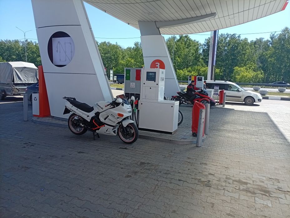 Kawasaki zzr 400