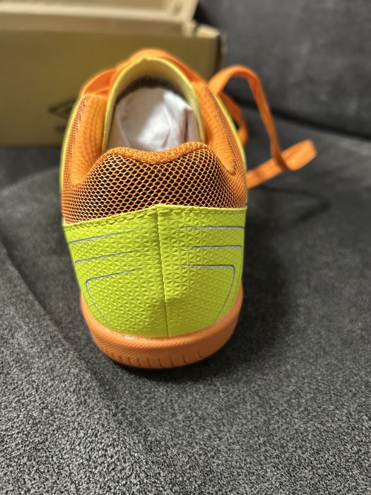 Детски футболни обувки Umbro, 32 номер