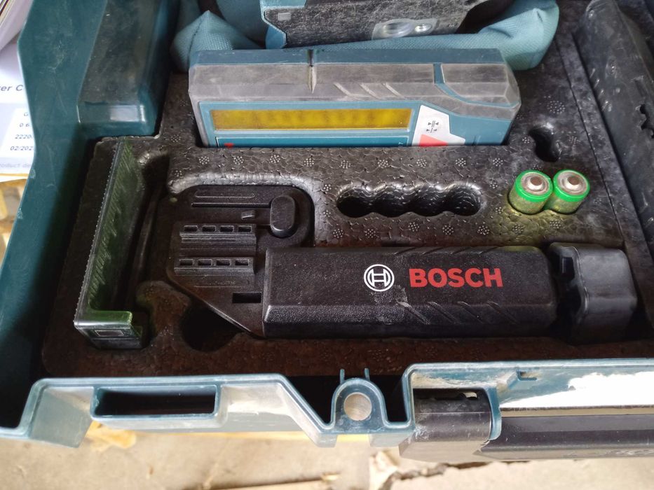 Лазерен нивелир BOSCH GLL 3-80 CG+Лазерен приемник BOSCH LR7