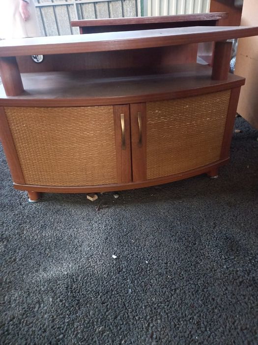 Продаю тумбу под телевизор