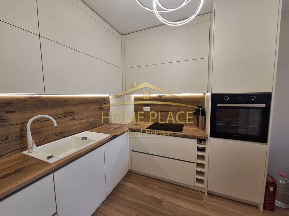 Продава се Четиристаен апартамент в к.к. Св.Св. Константин и Елена - 136 кв.м за 2500 €/кв.м - Снимка #1