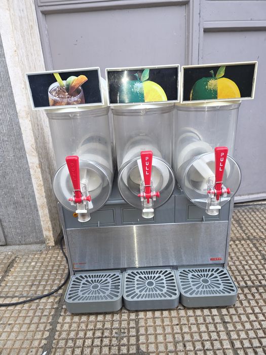 UGOLINI cu 3 cupe de 10 litri aparat pentru granita PROMOTIE