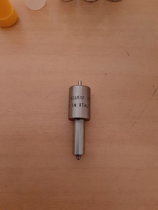 Diuze / injectoare  tractor FIAT, NOI -NOUTE