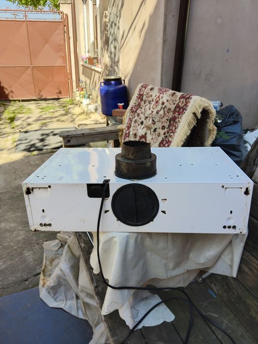 Hotă Arctic cu două motoare