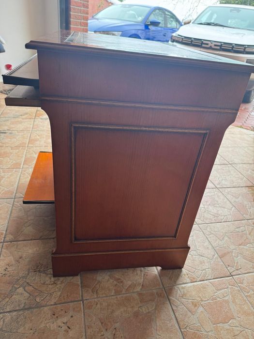 Vand birou din lemn masiv.