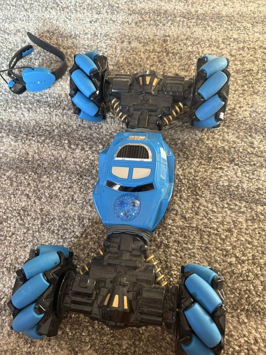 Кола с гривна за управление с жестове