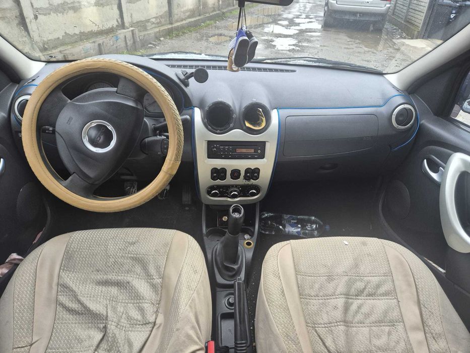 Dezmembram Dacia Logan an 2011 1.2 benzina
