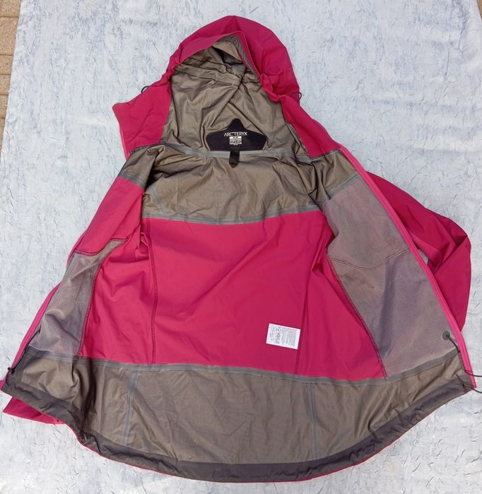 Vând geaca dama Arcteryx!