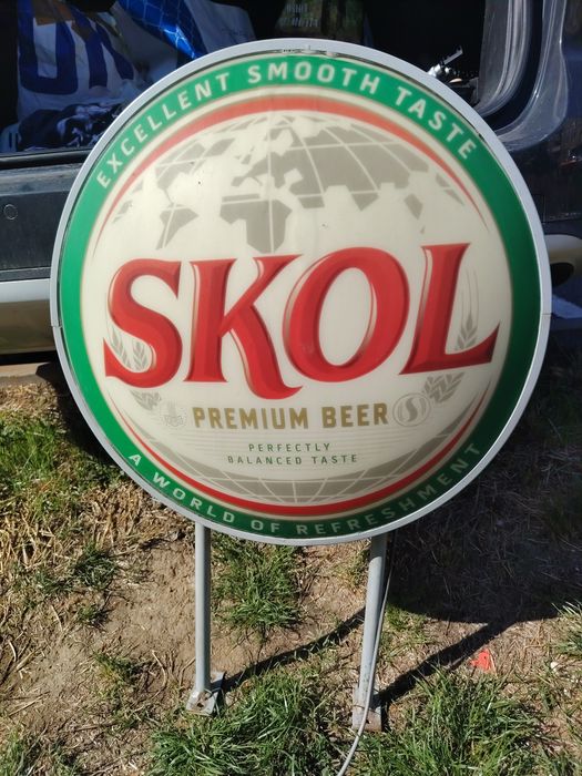 Reclama luminoasa bere Skol