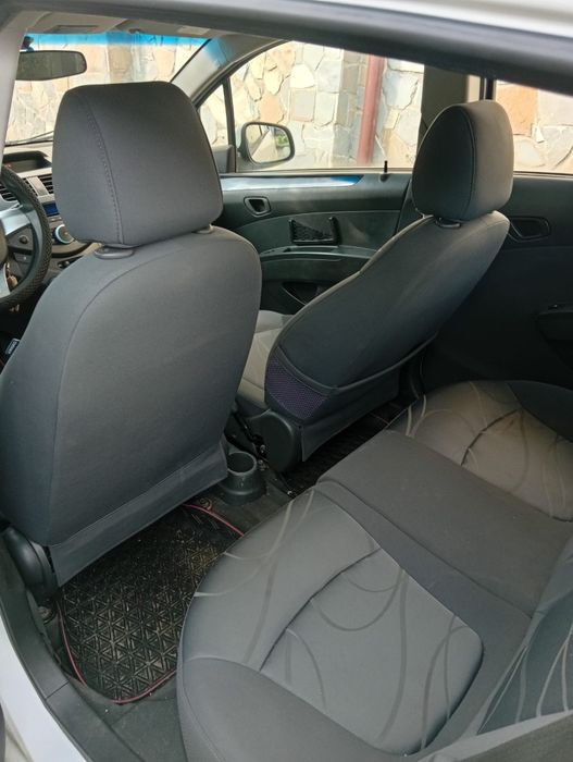Vând Chevrolet Spark