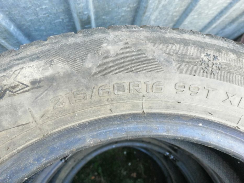 Продам комплект шин 215/60/16   в хорошем состоянии.