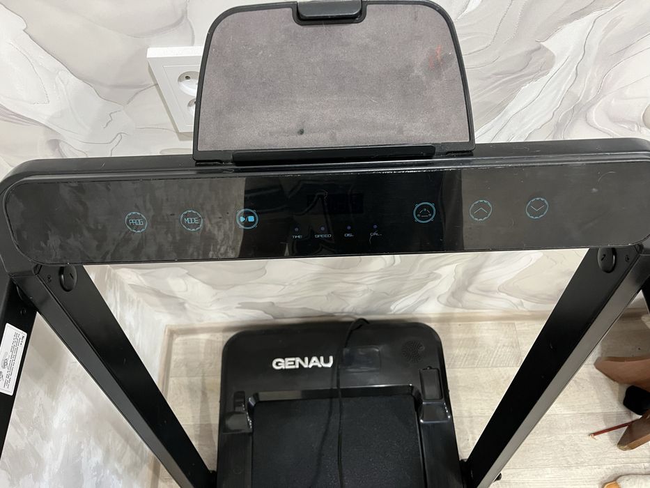 Беговая дорожка GENAU