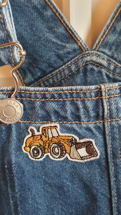 Salopeta lunga de blugi pt baieti Zara