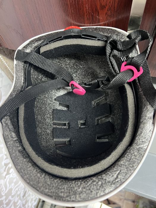 Продам шлем для девочки