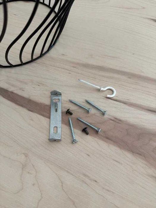 Lustra neagra din metal, design modern