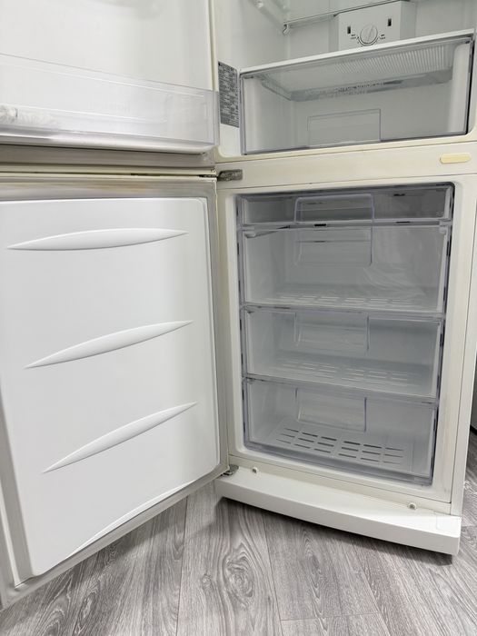 Срочно продам Холодильник LG