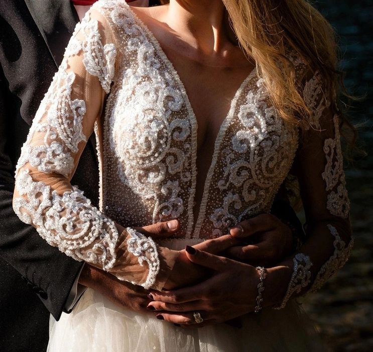 Rochie de mireasă stil romantic cu dantelă și tull