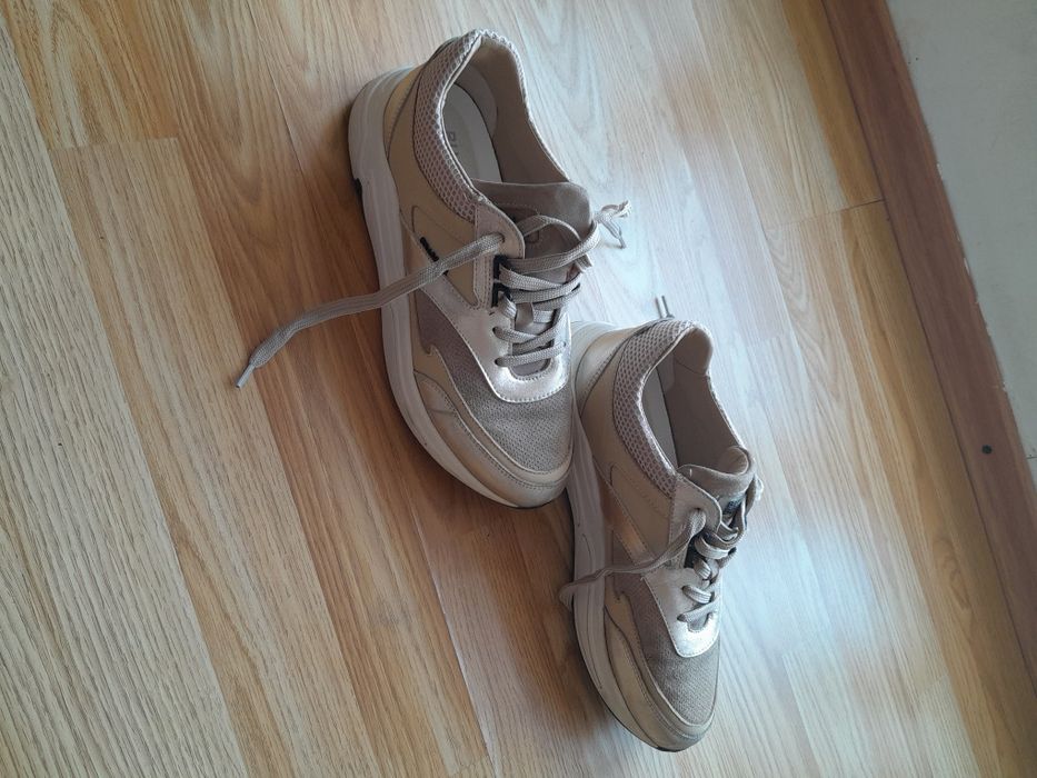 Продавам маратонки