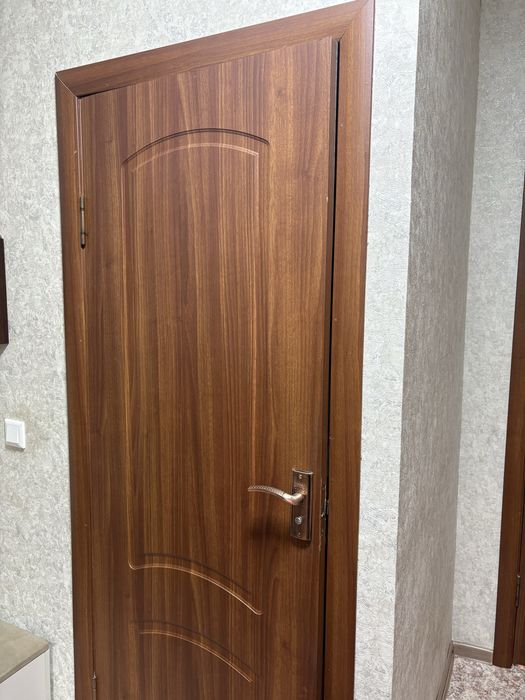 Двери межкомнатные б/у