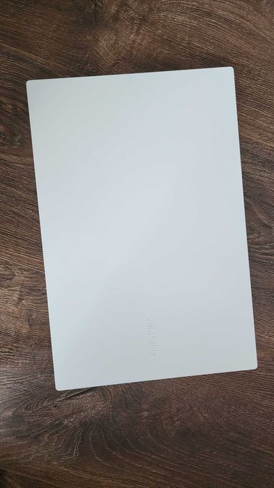 Ноутбук Samsung 550XDA белый
