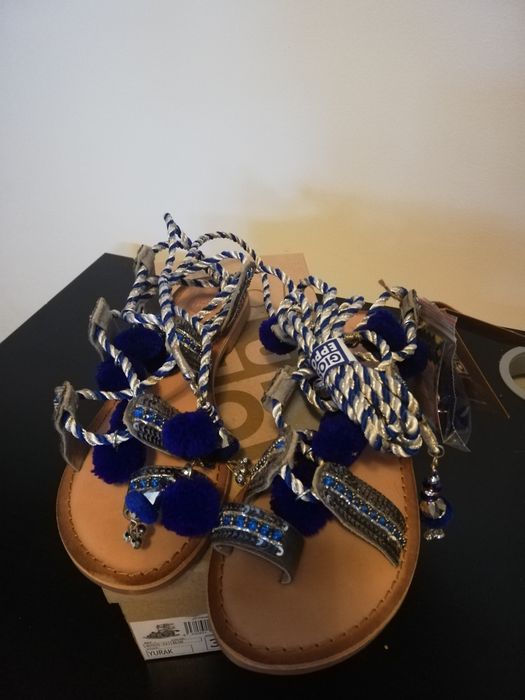 Sandale noi din piele, marime 37, 150lei