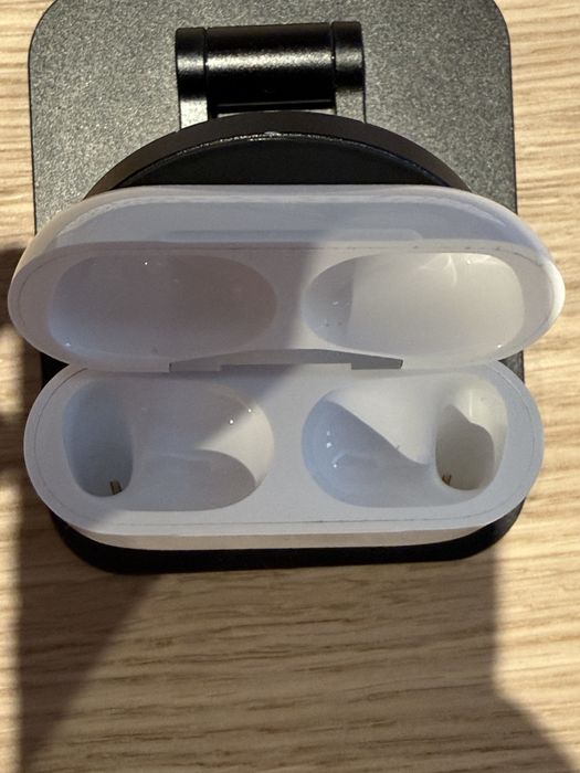 Оригинална кутийка (Case) за AirPods Pro 2 + Лява слушалка (Lightning)