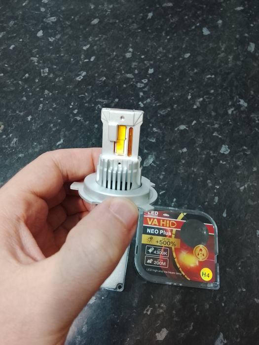 Led лампы H4 жёлтый свет
