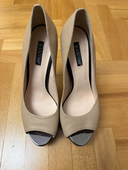 Туфли на высоком каблуке