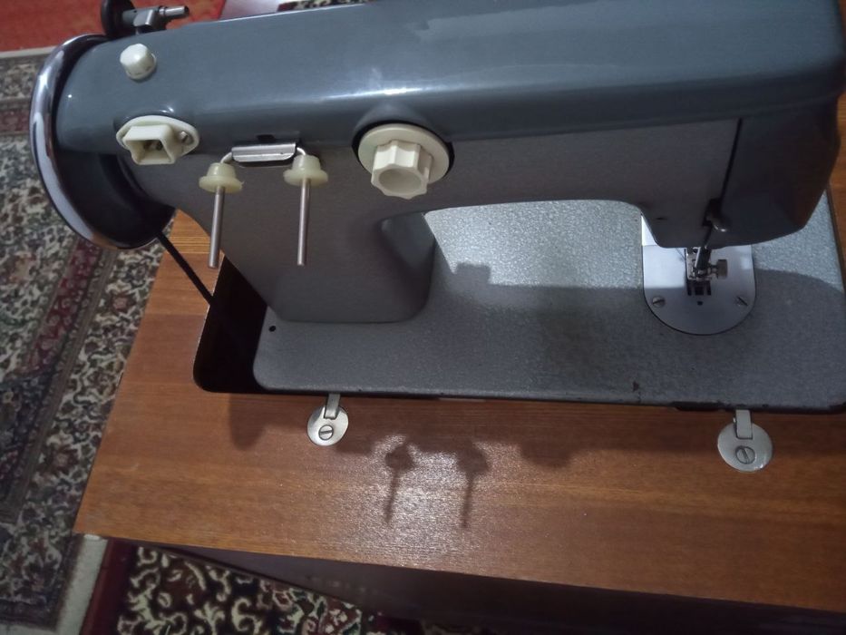 Tikuv mashinasi sotiladi. Chayka 2