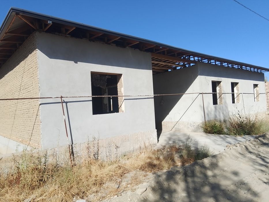 Уй сотилади битмаган 8 та хона 8сотих примерно