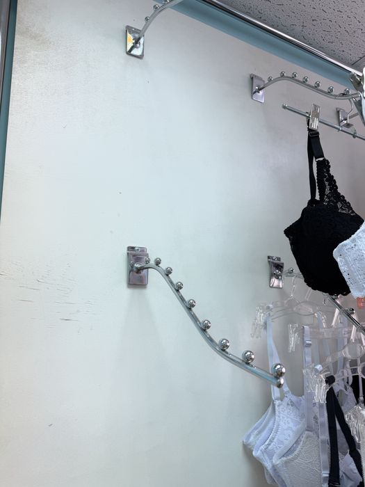 Вешалки для одежды витринные