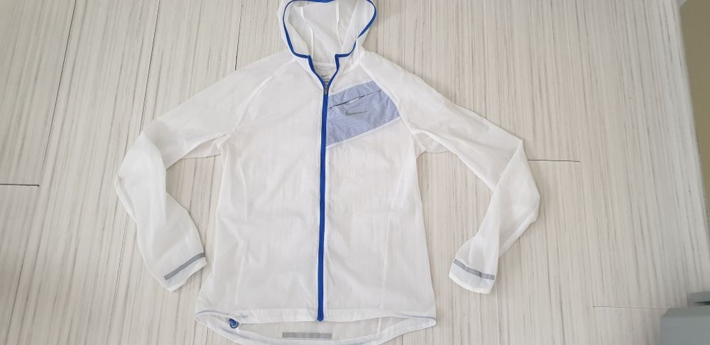 Nike Light Running Jacket / M НОВО  Дамско Яке - Мембрана - Ветровка