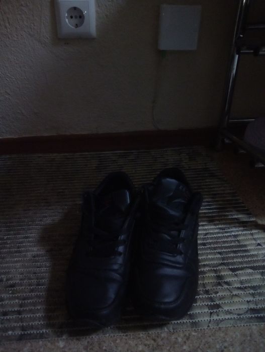 Продам кроссовки на мальчика