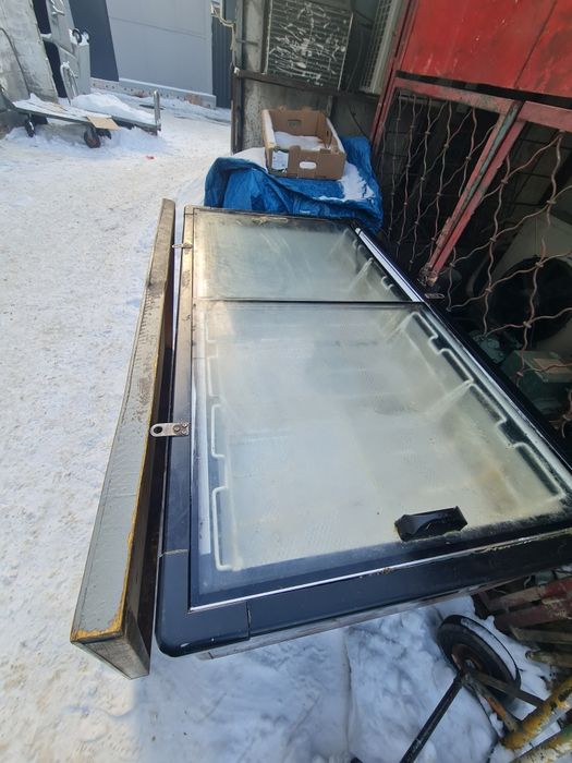 Продам витринный морозильник