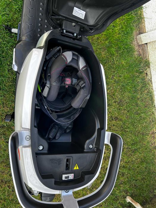 Scuter electric YADEA E8S