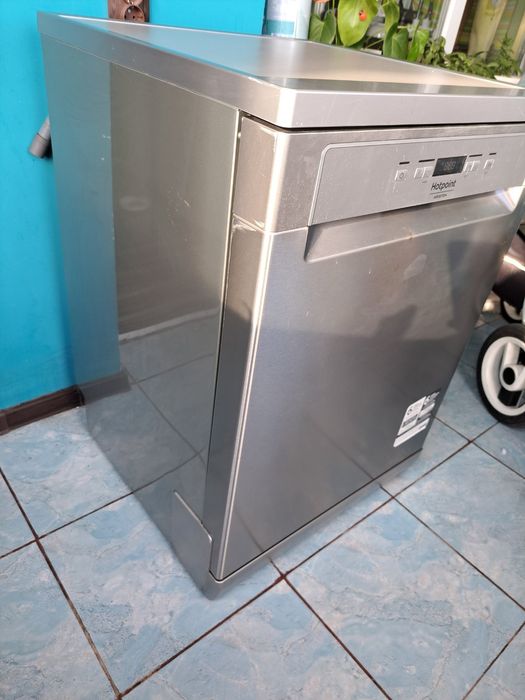 Съдомиялна Hotpoint Ariston