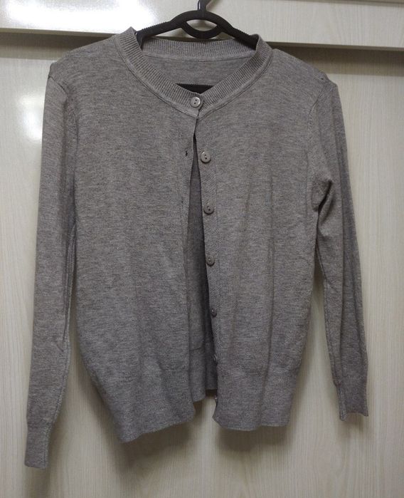 Кофта серая на пуговицах