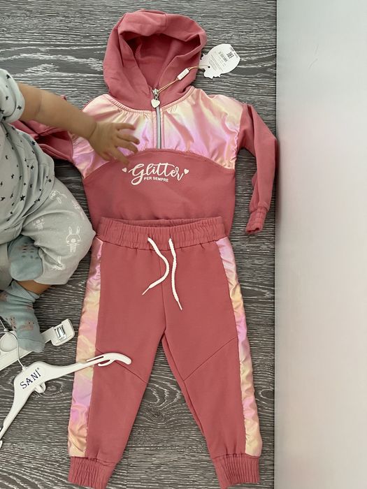 Продам костюм для девочки