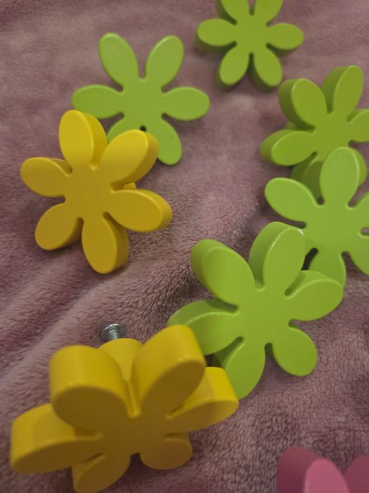 Мебелни дръжки цветя