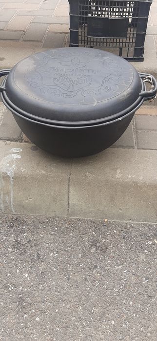 Vând ceaun nou din fonta de 16litri cu capac gril