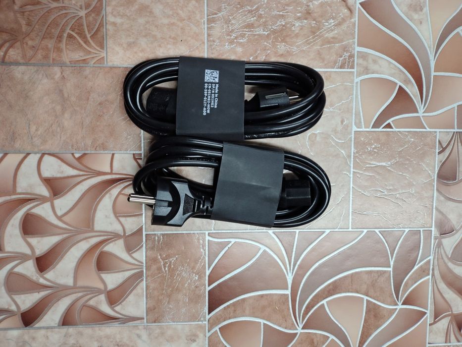 Активный USB-удлинитель, разные кабеля.