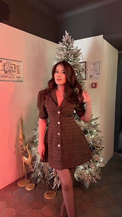 Продам твидовое коричневое платье