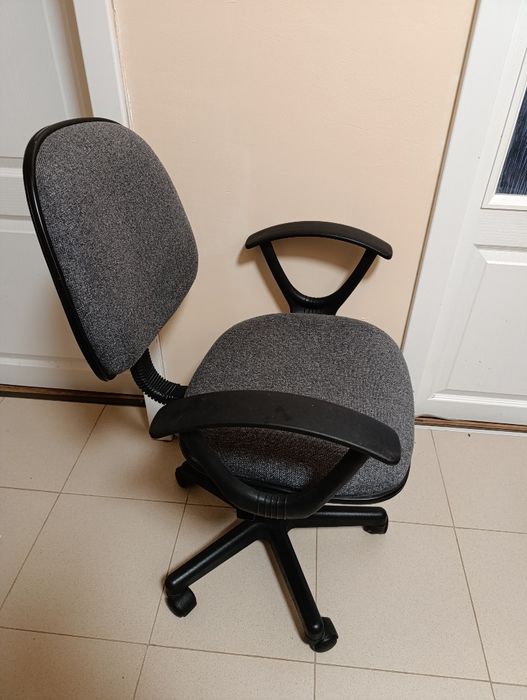 Чисто нов Office стол